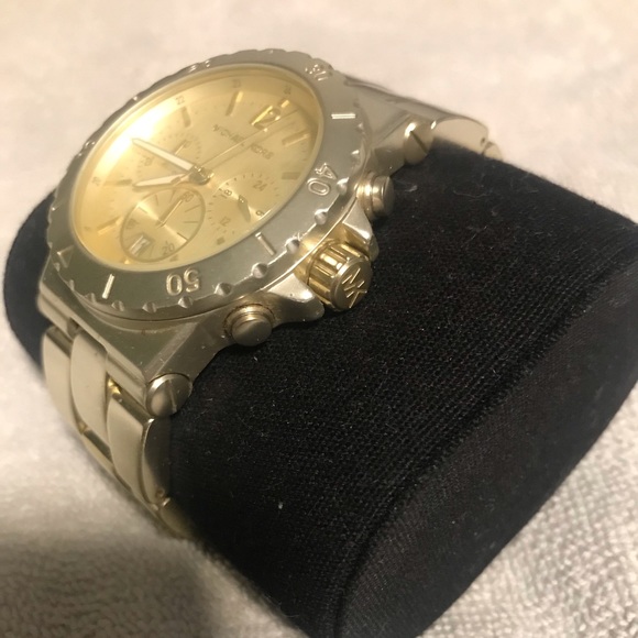 Women’s kors watch - Picture 3 of 4
